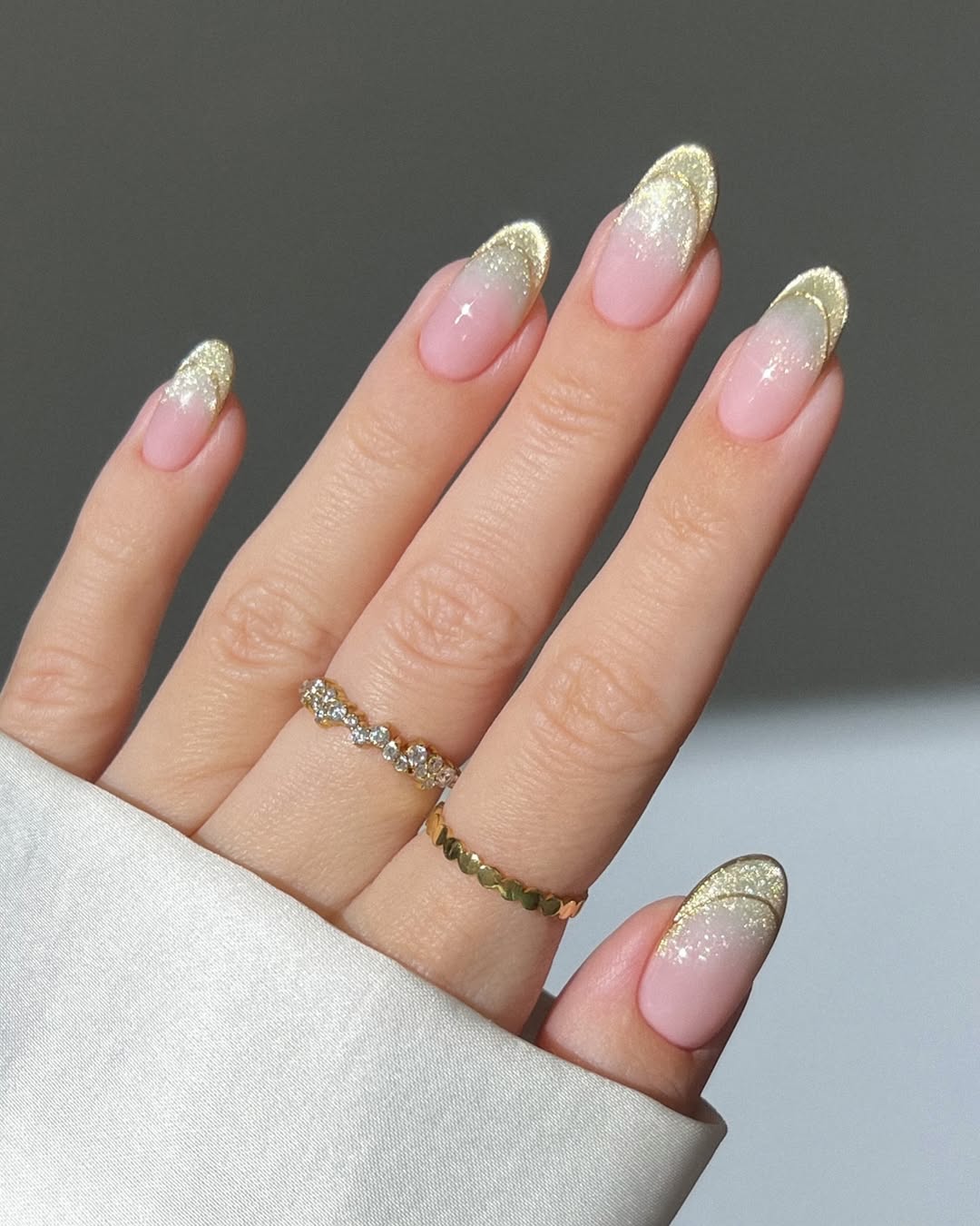 Жовтий френч - головний тренд літа 2025: наймодніші ідеї манікюру